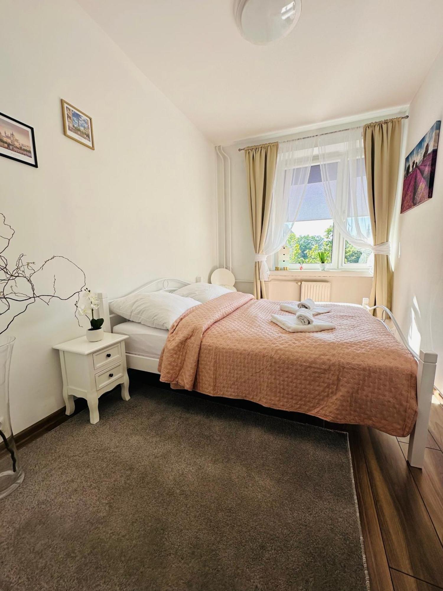 City Apartment Czestochowa Centrum 2-Bedroom Buitenkant foto